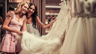  أون لاين .. 4 نصائح تساعدك على اختيار فستان الزفاف المناسب 