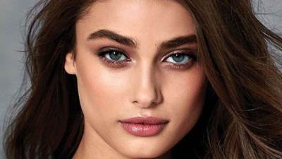 5 حيل طبيعية للحصول على حواجب سميكة