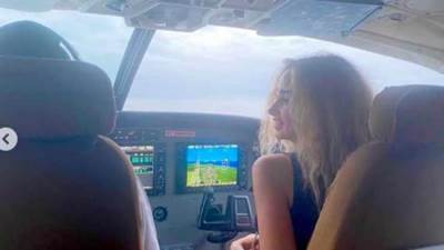 بعد أثارتها للجدل.. أول رد لـ"هنا الزاهد" على صورتها داخل كابينة طيار