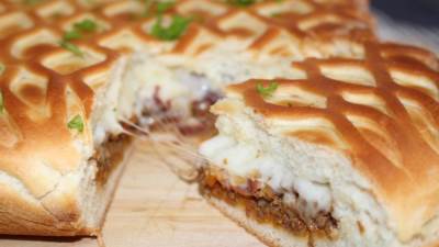 فطيرة اللحم المفروم من المخبوزات الشهية والروائح الذيذة