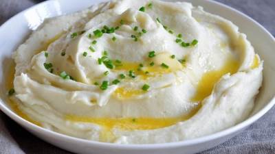 تعلمي طريقة البطاطس المهروسة بالزبدة مثل المطاعم
