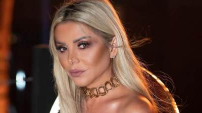 رزان مغربي تخطف الأنظار بحمام السباحة