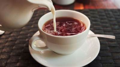 أخطاء تفسد الشاى باللبن .. تجنبوها