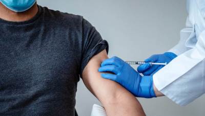 "ذراع كوفيد" من الأعراض الجانبية للقاح كورونا .. تعرف عليه