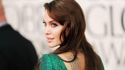 شاهد .. أنجلينا جولى تحتفل بعيد ميلادها الـ 46 برفقة اولادها