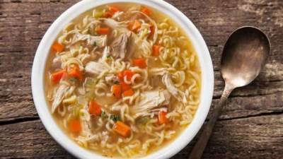 دراسة علمية تكشف أهمية تناول المرأة شوربة الدجاج قبل وبعد الولادة