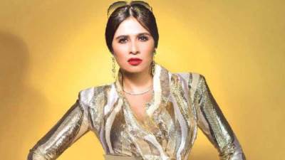 ياسمين عبد العزيز تردّ بسخرية على تصريحات بوسي شلبي