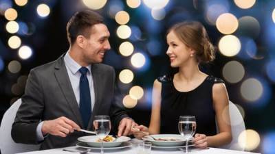 بـ 3 فروق بسيطة .. اعرفى هل هو لطيف مع الكل ولا معجب ولهان؟