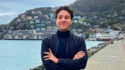 نجل خالد النبوي يحذر من انتحال اسمه