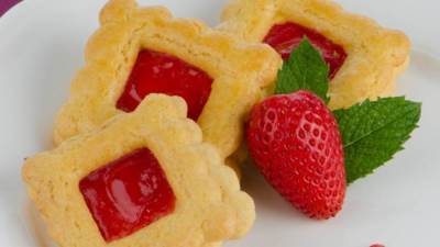طريقة عمل بسكويت الفراولة