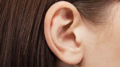 ابتكار "عدسات سمعية لاصقة" لحل مشكلات السمع