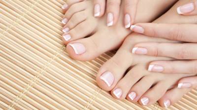 قبل العيد .. وصفات طبيعية لتفتيح اليدين والقدمين