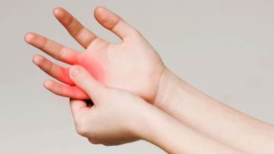 انتبه .. علامة خفية في أصابعك تشير إلى ارتفاع الكوليسترول