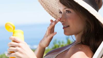 للعناية بالبشرة .. نصائح لاستخدام واقى الشمس مع المكياج