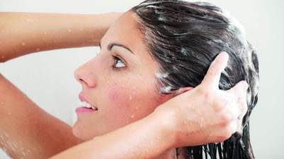 الطريقة الصحيحة لغسل شعرك .. تعرفى عليها