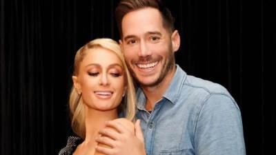 صاحبة سلسلة فنادق "هيلتون" حامل من خطيبها