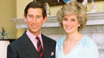 بعد مرور 40 عاماً.. عرض شريحة من كعكة زفاف ولي عهد بريطانيا وديانا للبيع (شاهد الصورة)