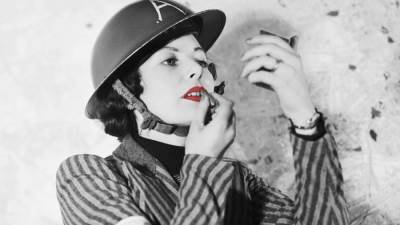 في يومه العالمي.. هذا هو تاريخ أحمر الشفاه