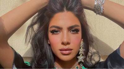 هدي المفتي تخطف الأنظار ببساطتها