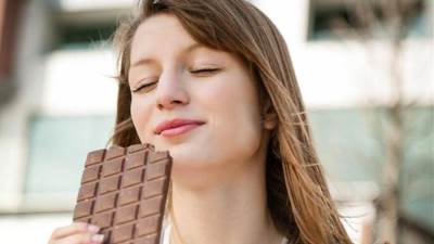 هل تعلمي أن الإفراط فى تناول الشوكولاتة يزيد خطر أمراض القلب؟