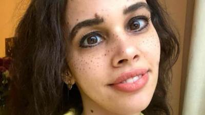 فنانة معتزلة تهاجم ابنة عمرو دياب