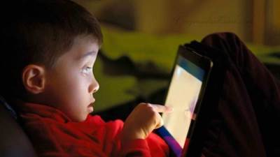تعرف على مخاطر الأجهزة الإلكترونية على الأطفال