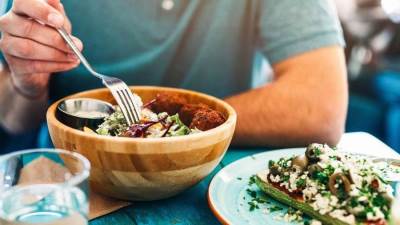 ماذا يحدث لجسمك عند تناول وجبة واحدة فى اليوم؟