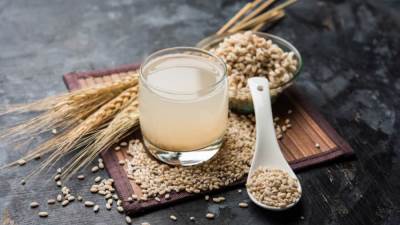 فوائد غير متوقعة لشراب الشعير على الريق