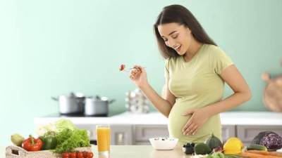 للحامل .. 3 فواكه احرصى على تناولها لصحة الجنين