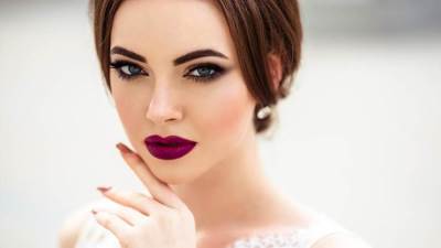 أخطاء فى المكياج والأزياء تجعلك أكبر سنا .. احذريها