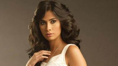 شاهد .. روبي ترقص حافية القدمين بحفل الساحل الشمالي