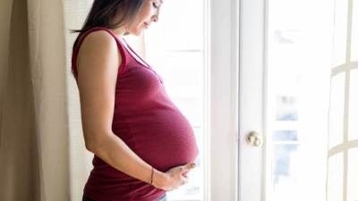 ما هي أسباب انقسام البطن خلال وبعد الحمل؟