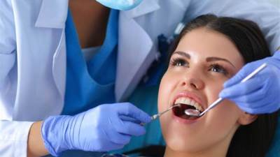 6 علاجات منزلية للقضاء على ألم الأسنان