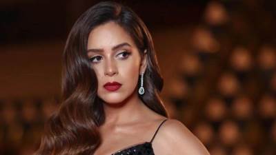 جميلة عوض تتألق بجمبسوت اسود