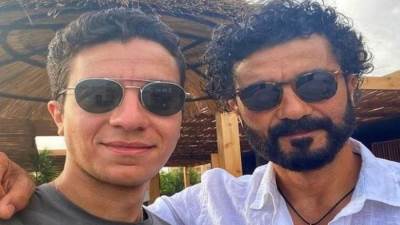 نجل خالد النبوى يهنئه بعيد ميلاده الـ55 .. وهذه هديته؟