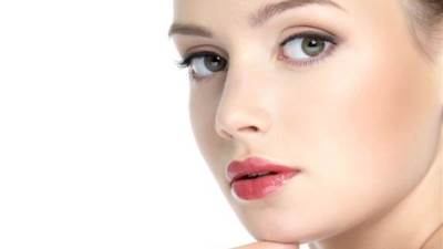 7 وصفات طبيعية لعلاج الشفاه الداكنة .. جربيها