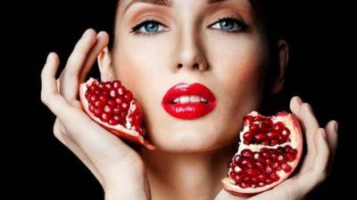 ماسكات طبيعية من الرمان لبشرة مشرقه