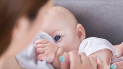 هل لبن الأم الملقحة ضد كورونا يحتوي على أجسام مضادة؟