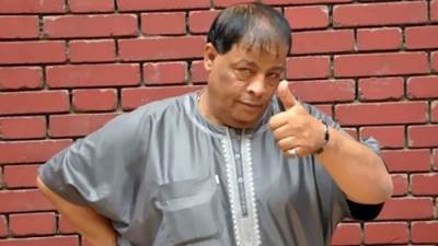 شاهد .. عبد الباسط حمودة وعمر كمال في مشهد طريف بعنوان "خدت إيه"