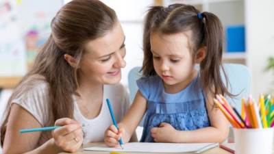 إزاى تساعدى ابنك على المذاكرة خلال الدراسة أول بأول؟ 