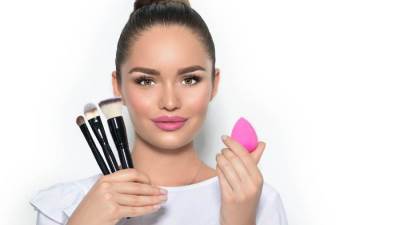  اعرفي إزاي تعملي مكياج سريع في 5 دقائق