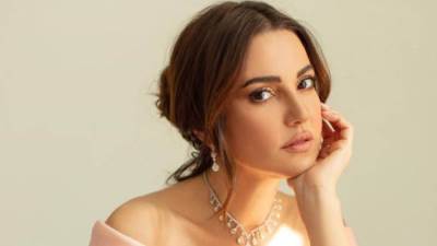 بإطلالة شتوية .. درة تتألق في أحدث ظهور 