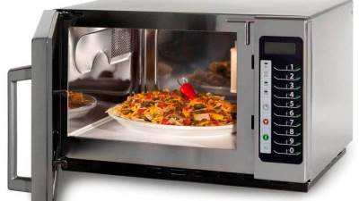 أطعمة تسبب الموت عند تسخينها في الميكرويف