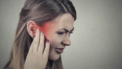 6 علاجات منزلية سريعة لعدوى الأذن .. اعرفيها