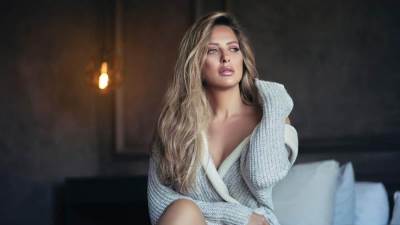  ريم مصطفى تتألق بفستان أسود قصير