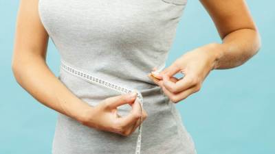 أطعمة ومشروبات هتساعدك للتخلص من دهون البطن