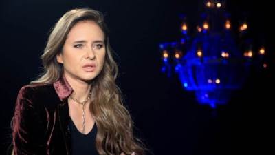 نيللي كريم تخطف الأنظار برفقة زوجها في ختام القاهرة السينمائي