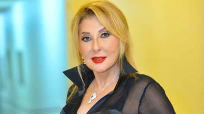 نادية الجندي تتألق بالأزرق في حفل افتتاح مهرجان البحر الأحمر السينمائي