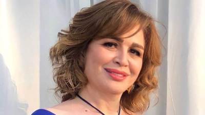 إلهام شاهين تتألق بالفضي اللامع في مهرجان البحر الأحمر بالسعودية