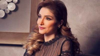 روجينا  تخطف القلوب بفستان أنيق